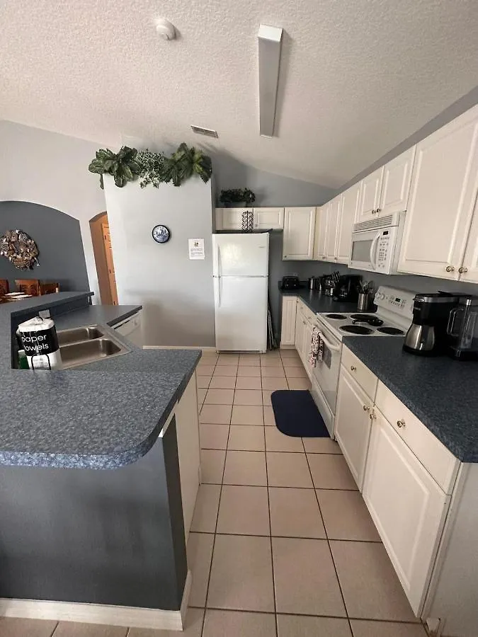Sweet 4 Bedroom 3 Bath Pool & Spa Home Davenport Nyaraló